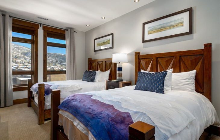2250 Apres Ski Way Photo
