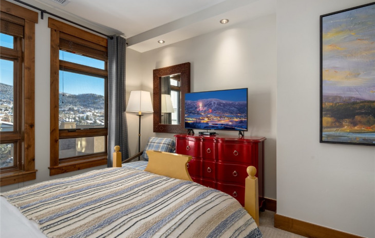 2250 Apres Ski Way Photo