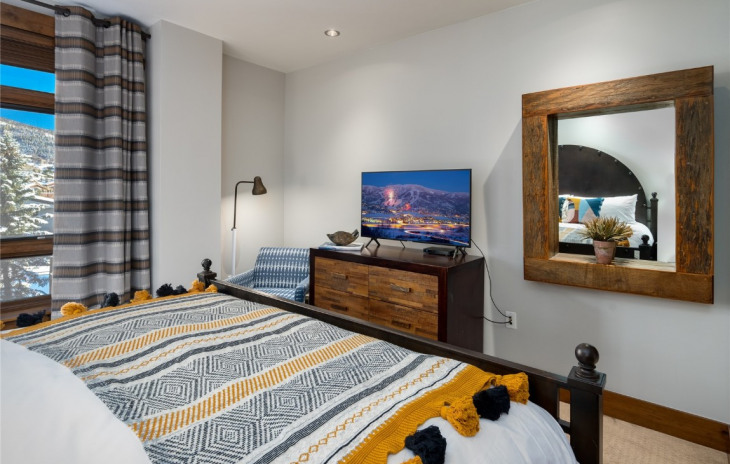 2250 Apres Ski Way Photo