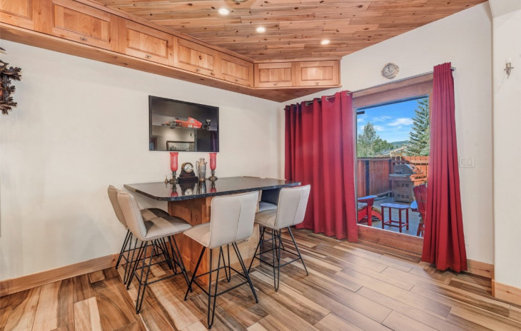 1551 Thistlebrook Lane Photo