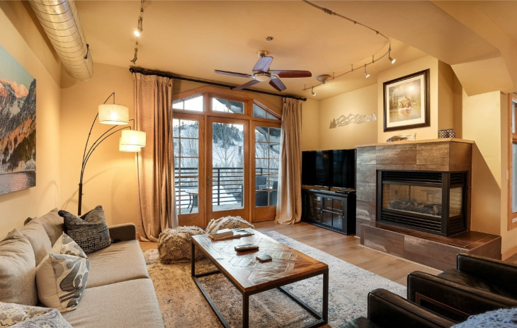 601 Lincoln Avenue Photo
