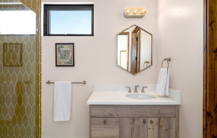 33200 Meadow Creek Drive Photo