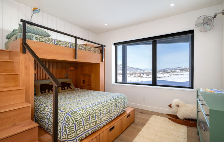 33200 Meadow Creek Drive Photo