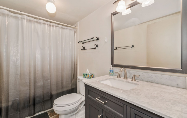 2590 Longthong Road Photo