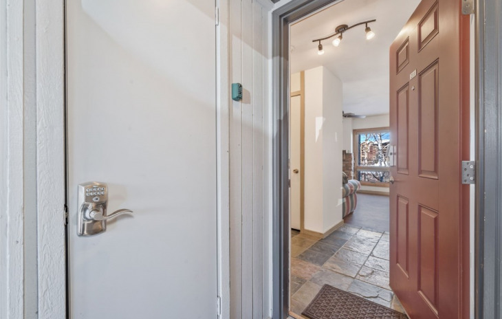 2590 Longthong Road Photo