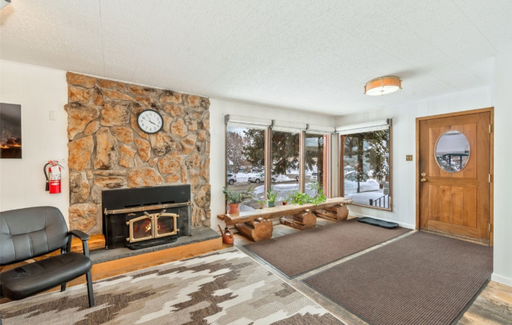 434 Oak Street Photo