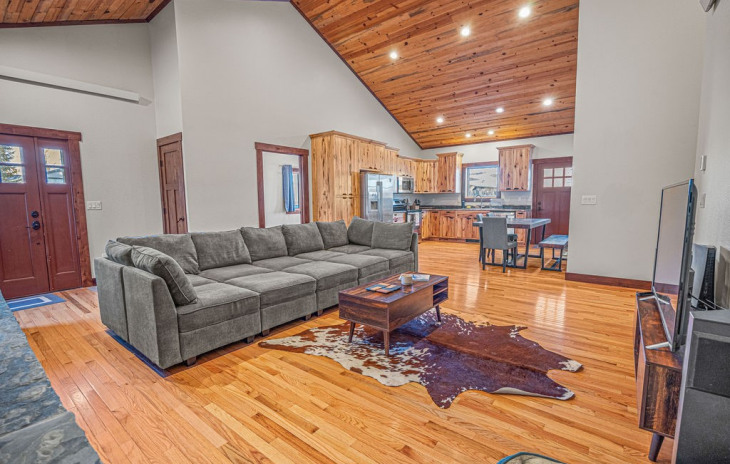 527 E Lincoln Avenue Photo