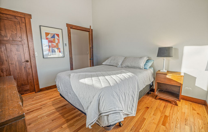 527 E Lincoln Avenue Photo