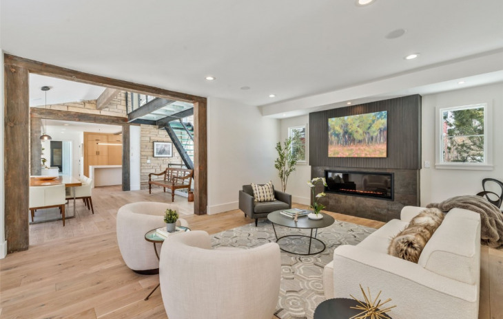 24 Maple Street Photo