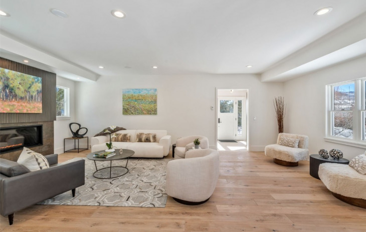 24 Maple Street Photo