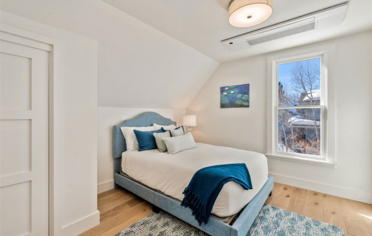24 Maple Street Photo