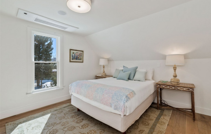 24 Maple Street Photo
