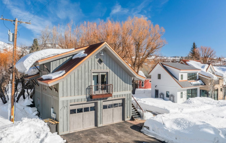 24 Maple Street Photo
