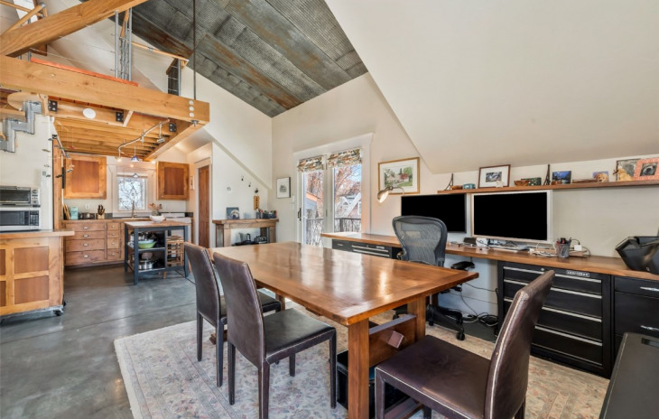 24 Maple Street Photo