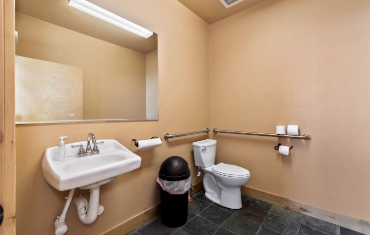 501 W Airport Boulevard Photo