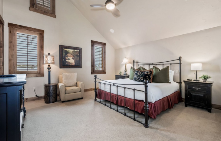 2542 Ski Trail Lane Photo