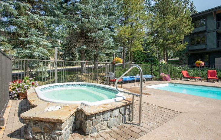 2305 Apres Ski Way Photo
