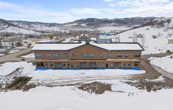 2110 Taxi Way Photo