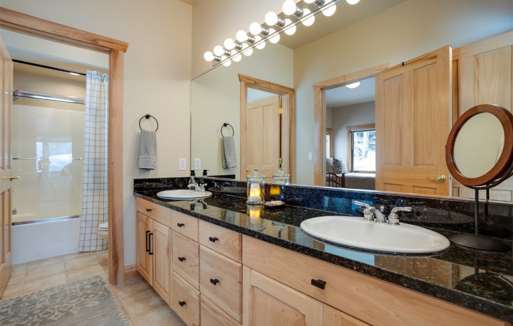 1064 Steamboat Boulevard Photo