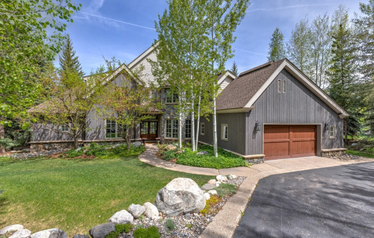 1031 Steamboat Boulevard Photo