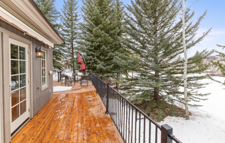 1031 Steamboat Boulevard Photo