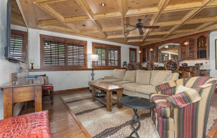 1031 Steamboat Boulevard Photo