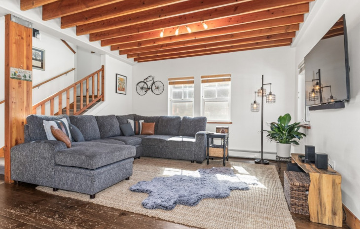 2328 Penny Lane Photo