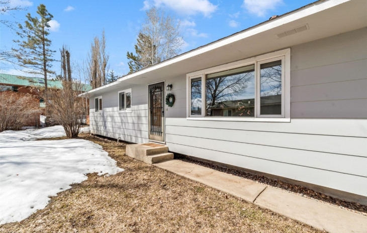 409 Clover Circle Photo