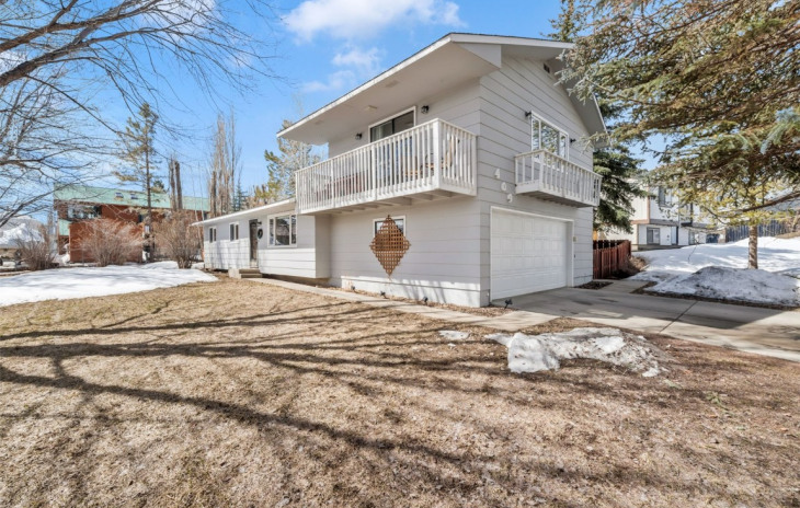 409 Clover Circle Photo