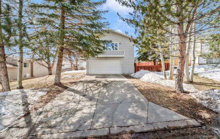 409 Clover Circle Photo