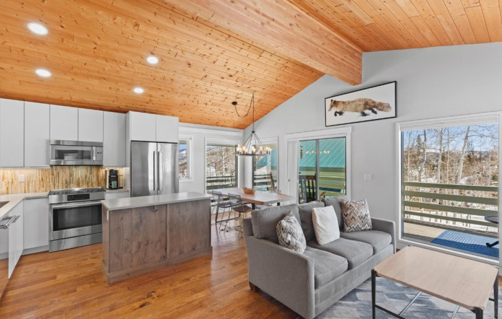 58015 Jupiter Place Photo