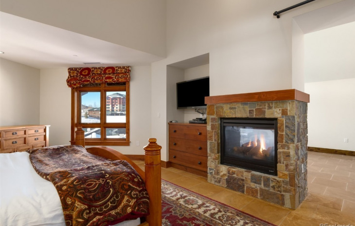 2250 Apres Ski Way Photo