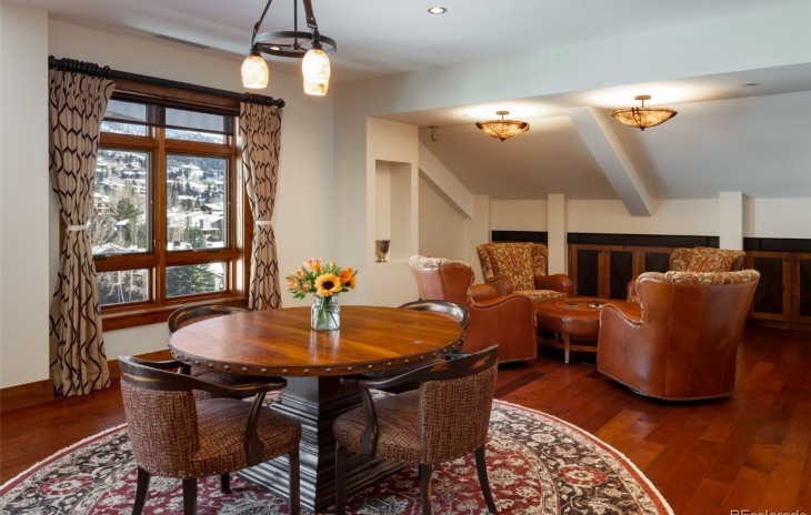 2250 Apres Ski Way Photo