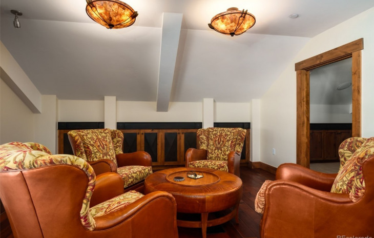 2250 Apres Ski Way Photo