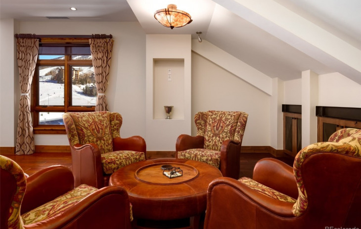 2250 Apres Ski Way Photo
