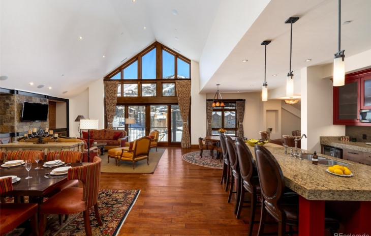 2250 Apres Ski Way Photo