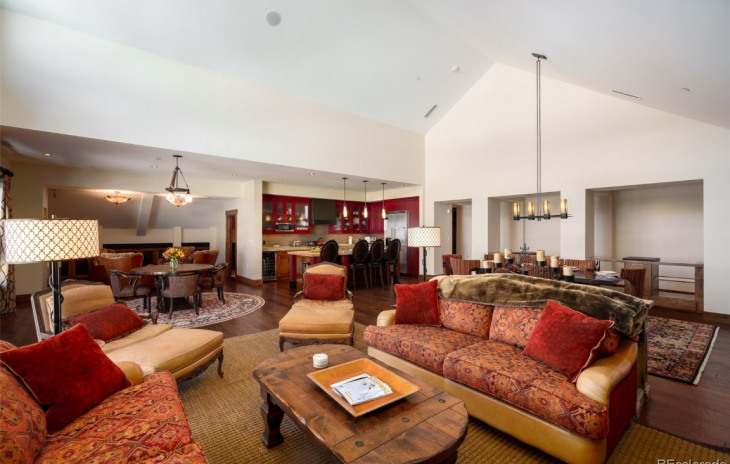 2250 Apres Ski Way Photo