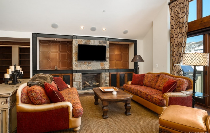 2250 Apres Ski Way Photo
