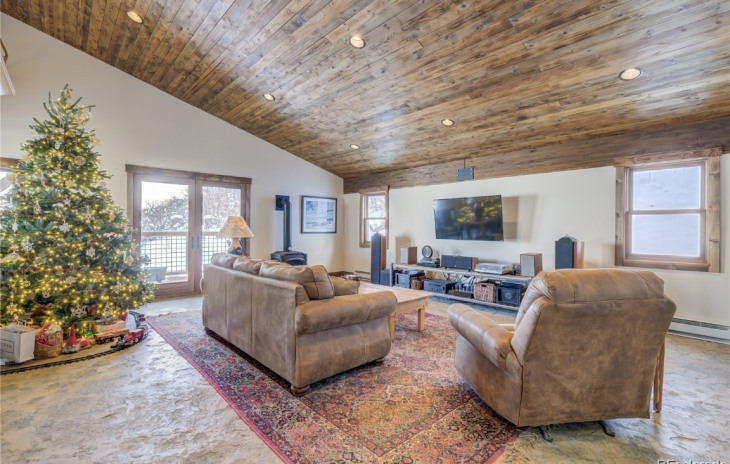 42209 Deer Road Photo