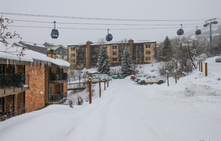 2350 Ski Trail Lane Photo