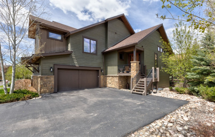 3211 Snowflake Circle Photo