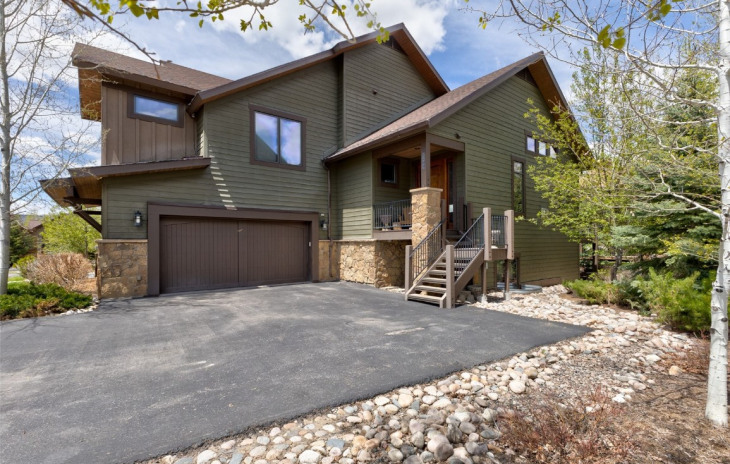 3211 Snowflake Circle Photo
