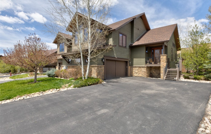 3211 Snowflake Circle Photo