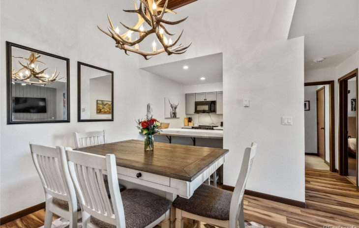 2025 Walton Creek Road Photo