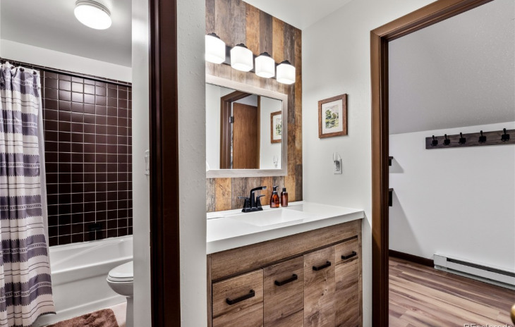 2025 Walton Creek Road Photo