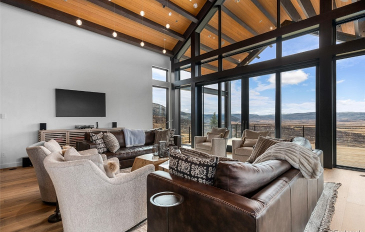 33915 Meadow Creek Drive Photo