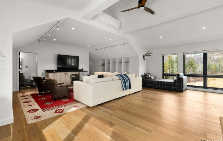 33915 Meadow Creek Drive Photo