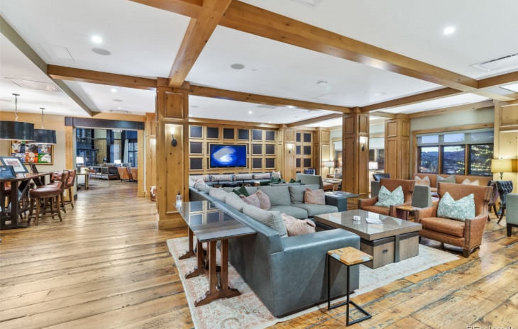 2250 Apres Ski Way Photo