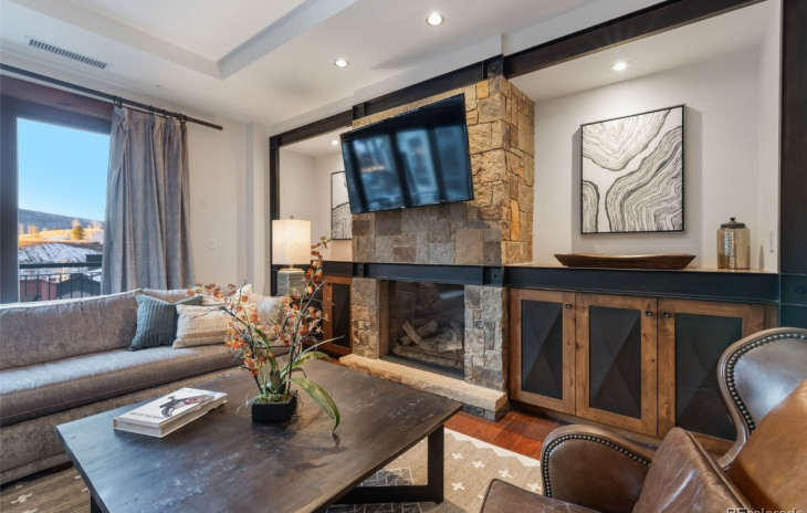 2250 Apres Ski Way Photo