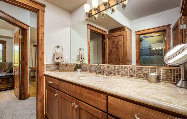 1095 Longview Circle Photo